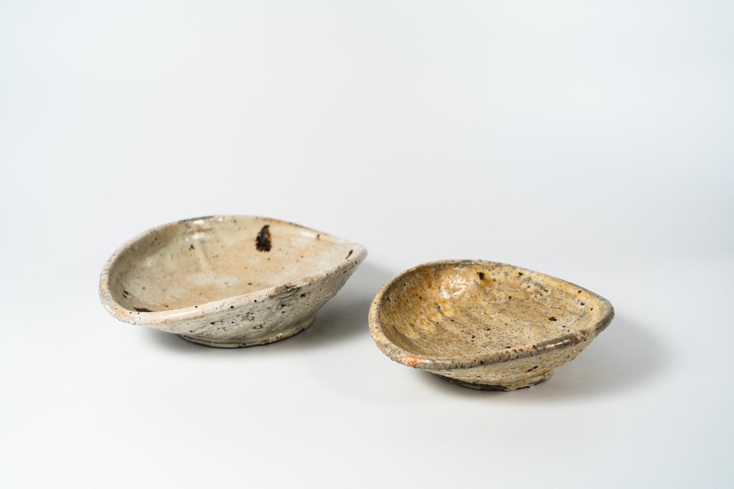 Plate Ellipse Large Haiyugesho (ash glaze)