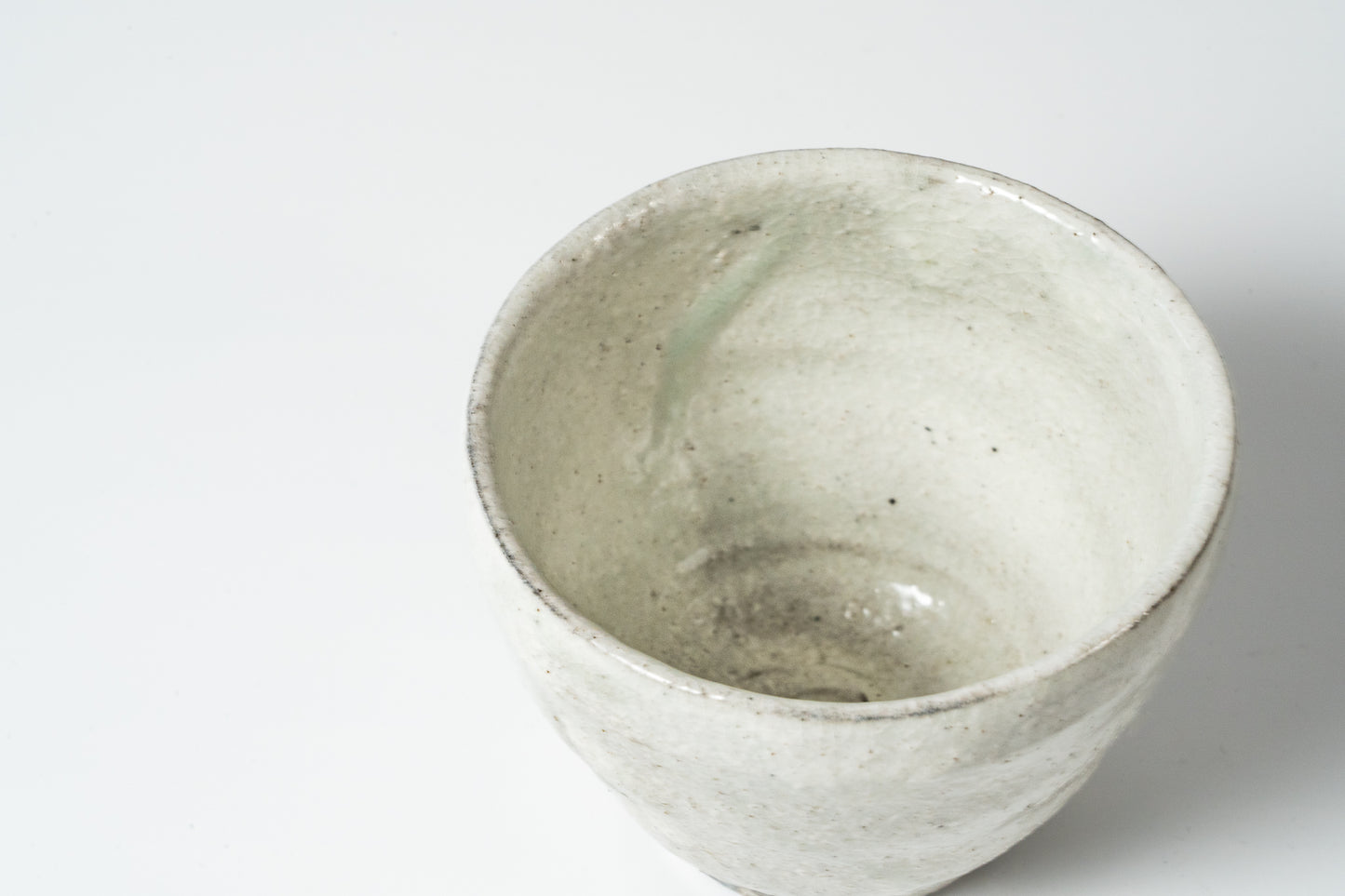 Kumidashi cup Kohiki Haiyu (white slip glaze & ash glaze)