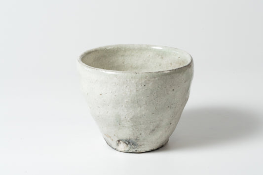 Kumidashi cup Kohiki Haiyu (white slip glaze & ash glaze)