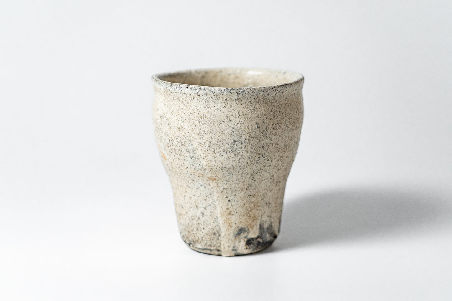 Tall Mug Kohiki Haiyu (white slip glaze & ash glaze)