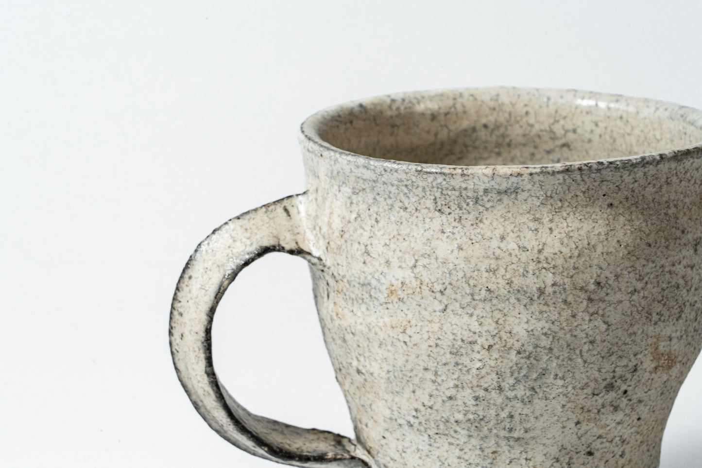 Tall Mug Kohiki Haiyu (white slip glaze & ash glaze)