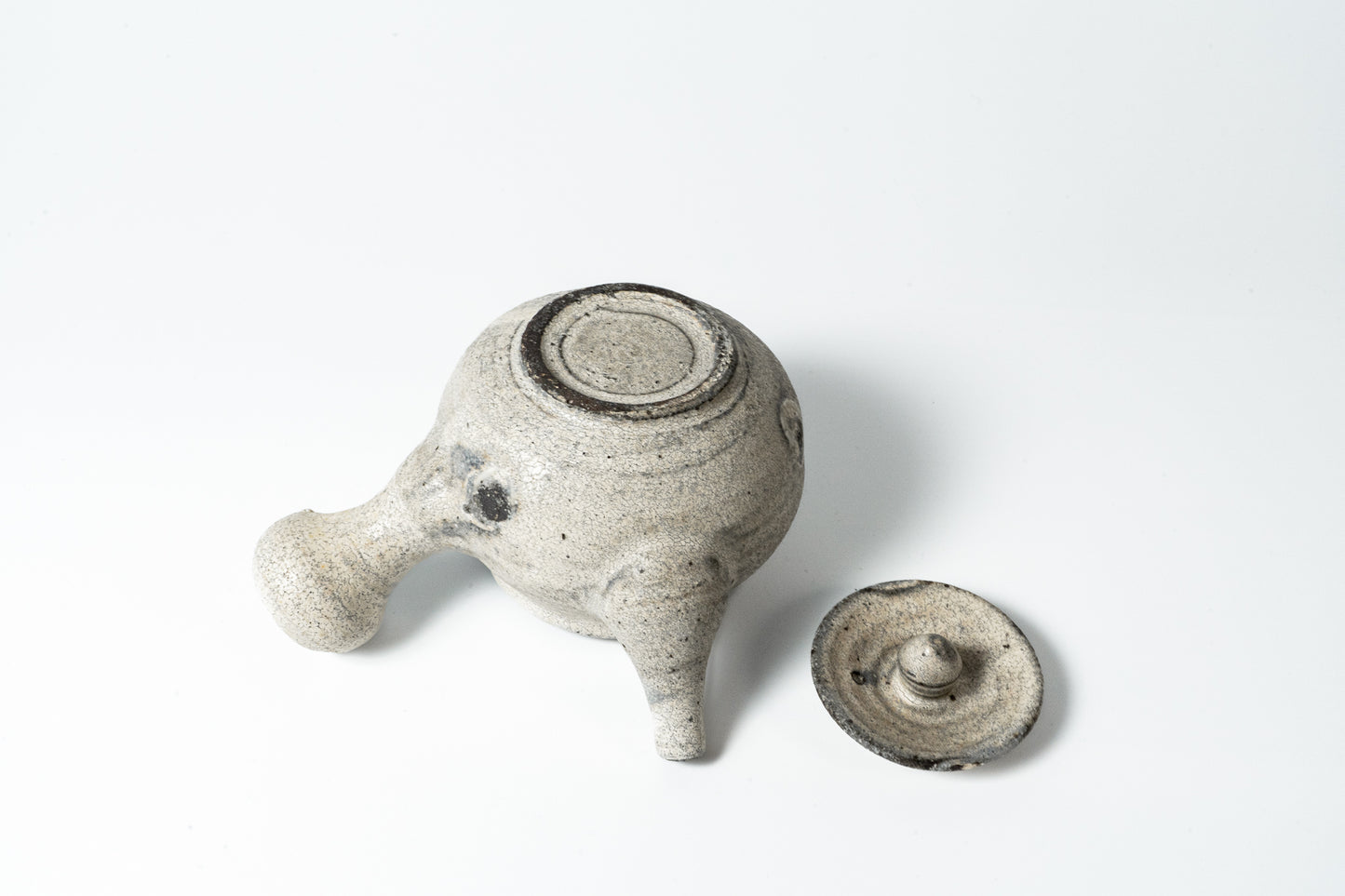 Low Teapot & cup set Kohiki Haiyu (white slip glaze & ash glaze)