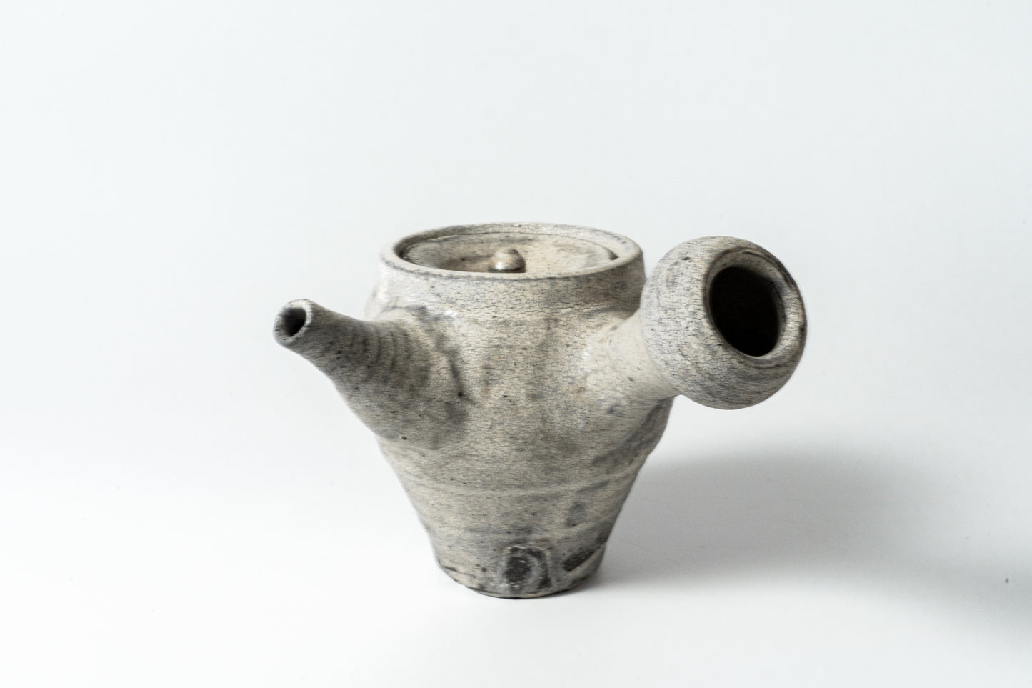 Tall Teapot Kohiki Haiyu (white slip glaze & ash glaze)