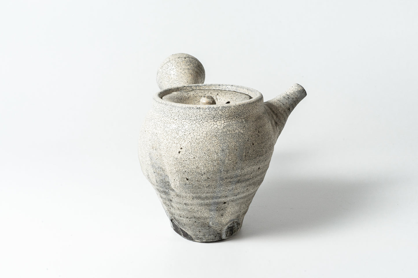 Tall Teapot Kohiki Haiyu (white slip glaze & ash glaze)