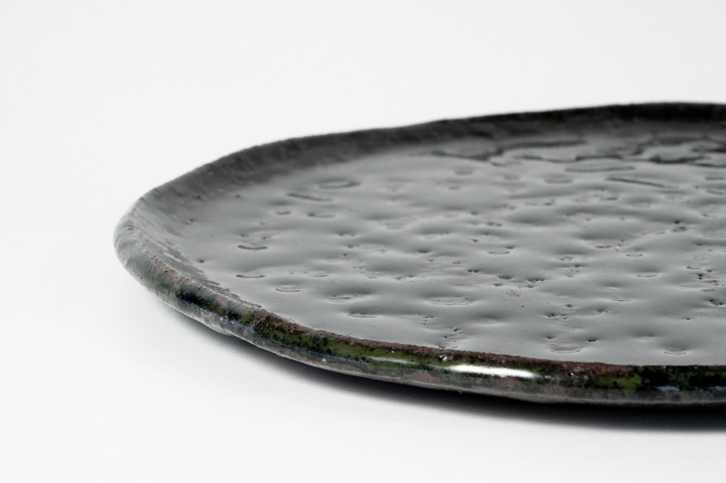 Plate Kuro Haiyu (black ash glaze)