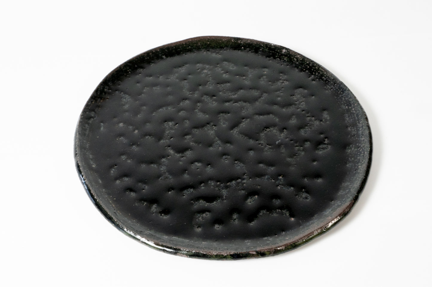 Plate Kuro Haiyu (black ash glaze)