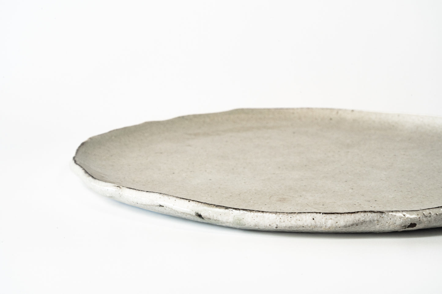 Plate Kohiki (white slip glaze)