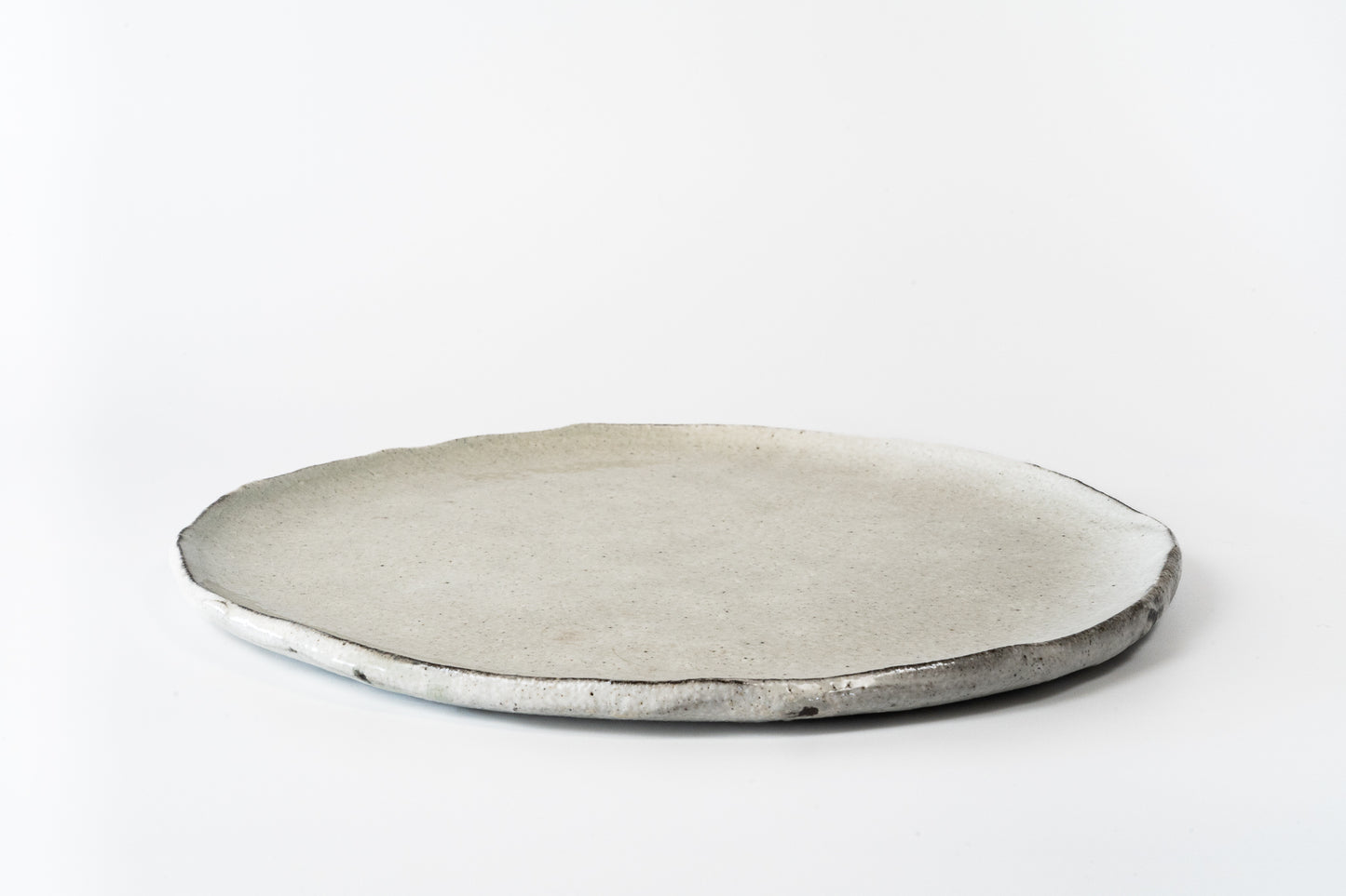 Plate Kohiki (white slip glaze)